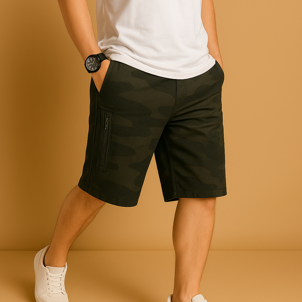 Menโs camouflage cargo shorts with multiple pockets and loose fit โ perfect for hiking, camping, and casual outdoor wear.