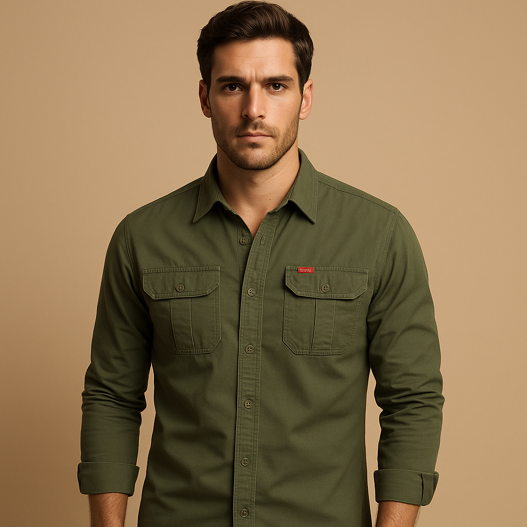 Men’s casual cargo shirt with breathable cotton fabric and front pockets, ideal for outdoor and casual outfits.