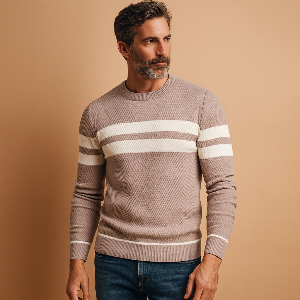 Casual round-neck sweater for men with soft fabric and comfortable fit, perfect for autumn and winter casual or everyday wear.