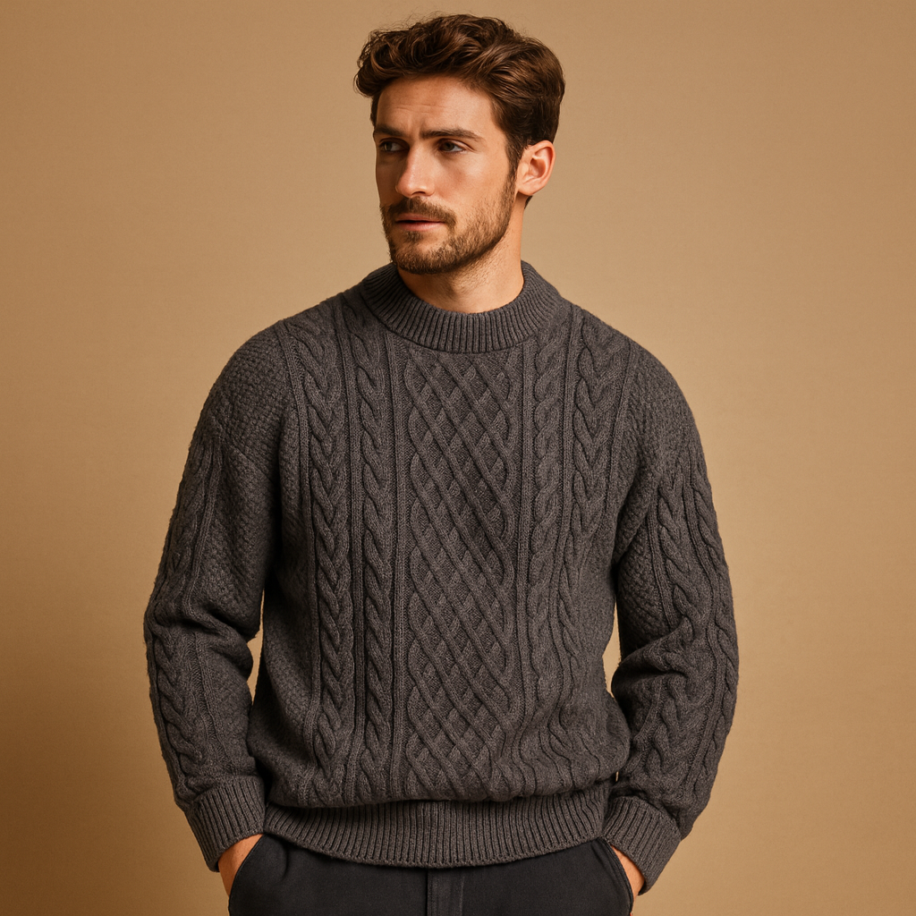 Men’s knitted crew neck sweater with loose fit and ribbed cuffs, perfect for layering in autumn and winter for a casual, timeless look.