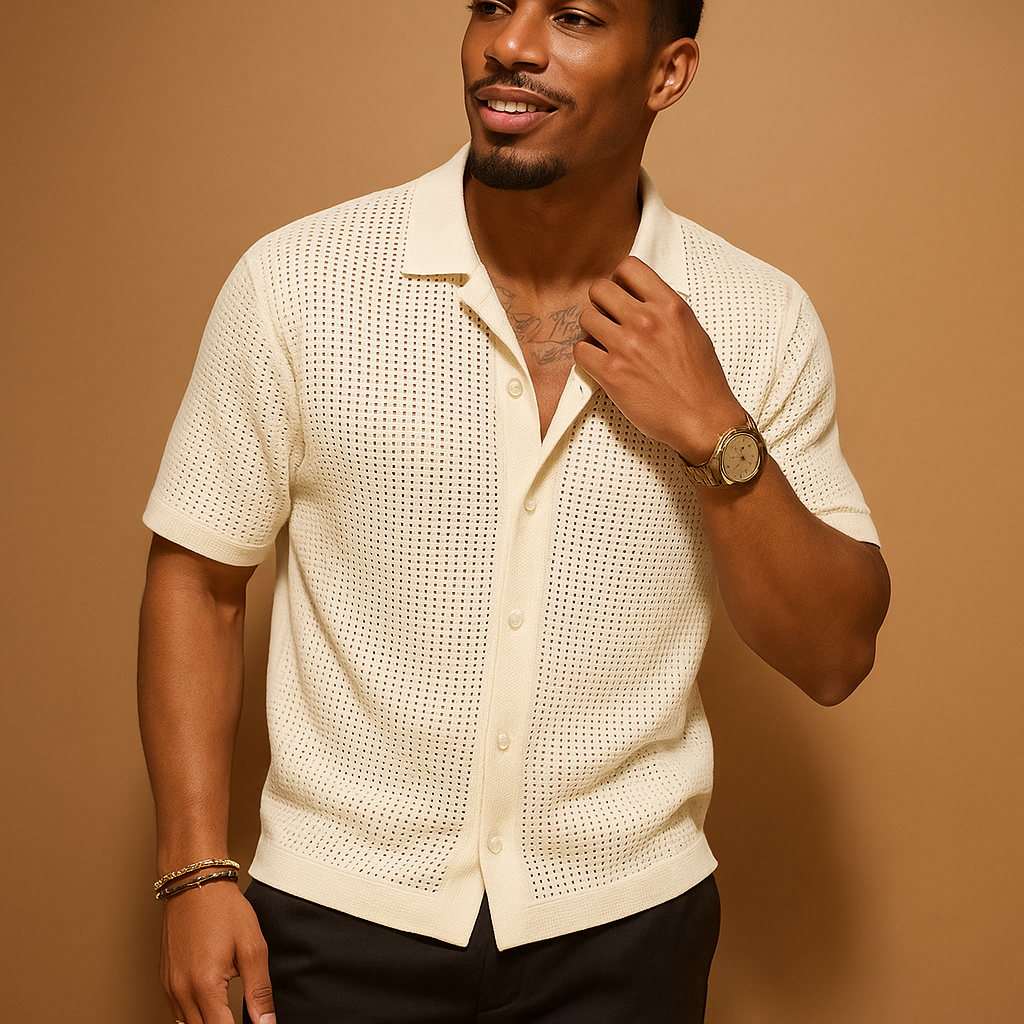 Men’s lightweight short sleeve shirt in beige, featuring a classic button closure and breathable fabric, ideal for summer and casual wear.
