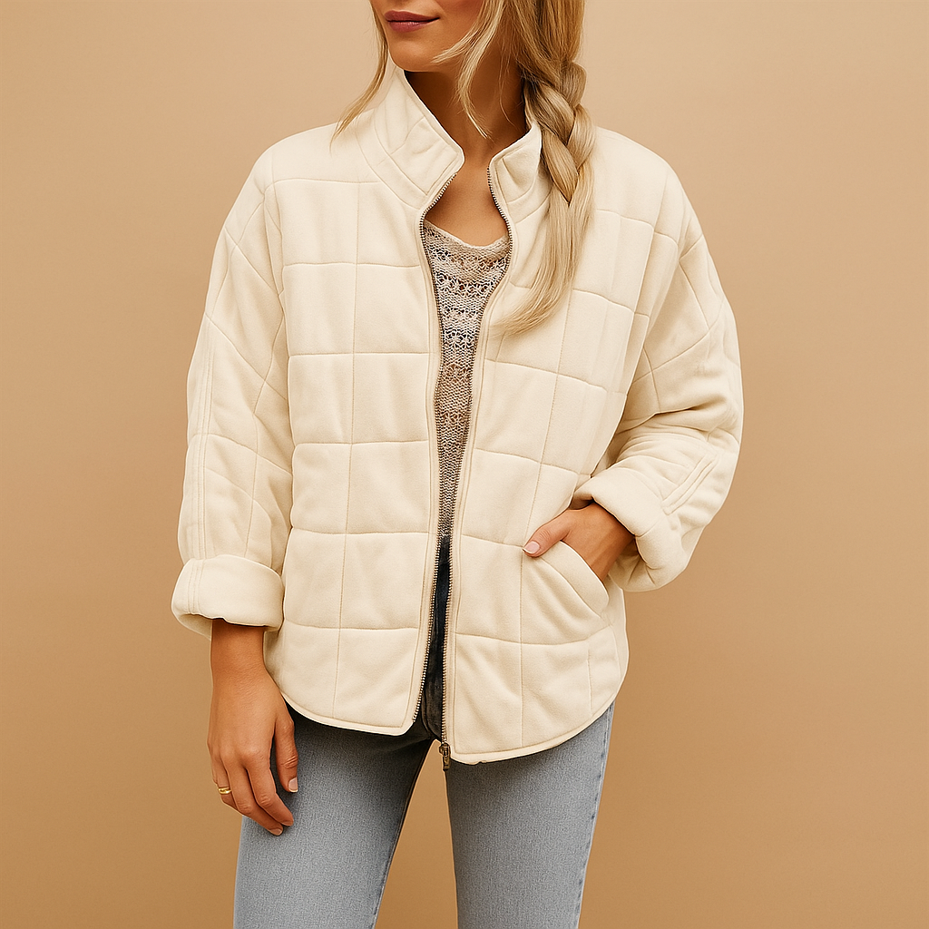Women’s lightweight summer jacket with a tailored fit and side pockets, suitable for everyday wear, casual outfits, and seasonal layering.