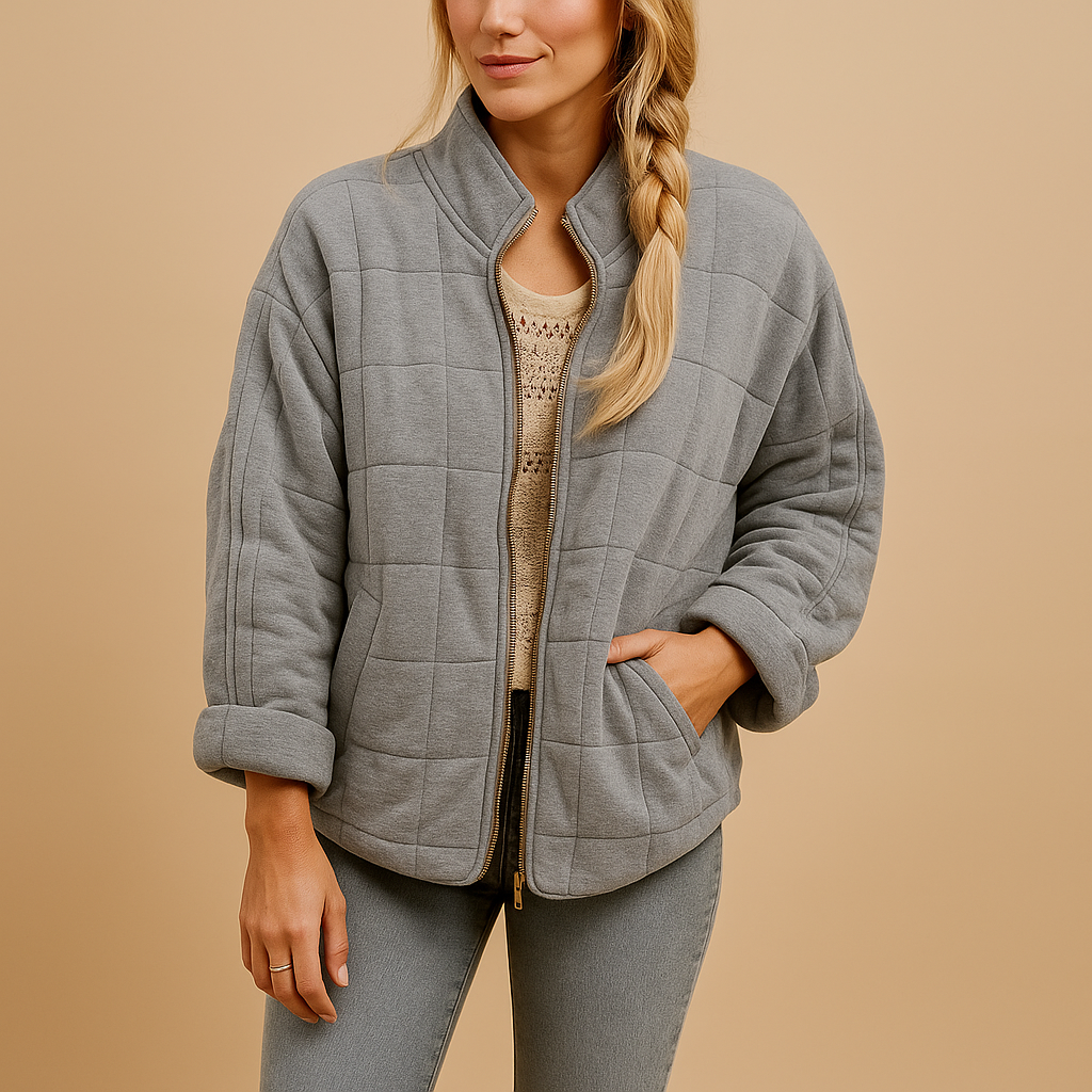 Women’s lightweight summer jacket with a tailored fit and side pockets, suitable for everyday wear, casual outfits, and seasonal layering.