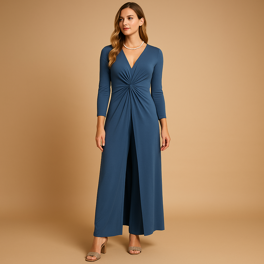 Women’s two-piece lounge set with a loose fit and soft fabric, perfect for casual wear or relaxed days at home.