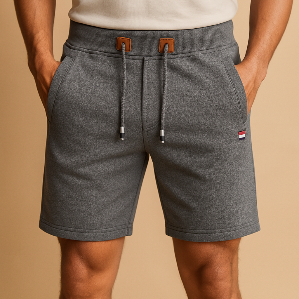 Men’s breathable sporty shorts with elastic waistband and multiple pockets, ideal for travel, outdoor activities, or everyday wear.