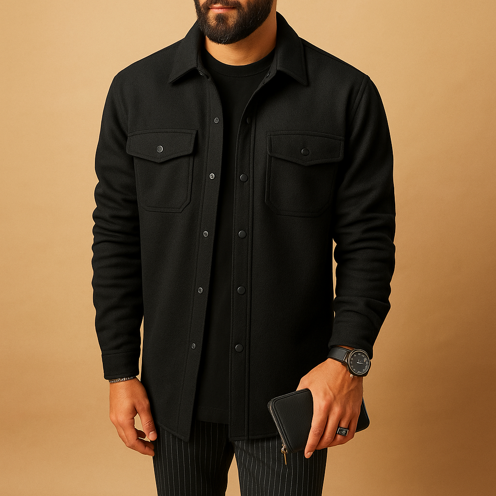 Men’s flannel shirt with long sleeves and button closure, ideal for autumn and winter casual or formal outfits.