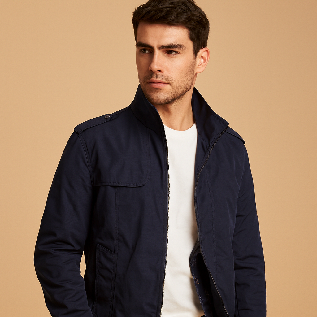 Men’s lightweight summer jacket with stand collar and practical pockets, suitable for daily wear and warm weather outings.