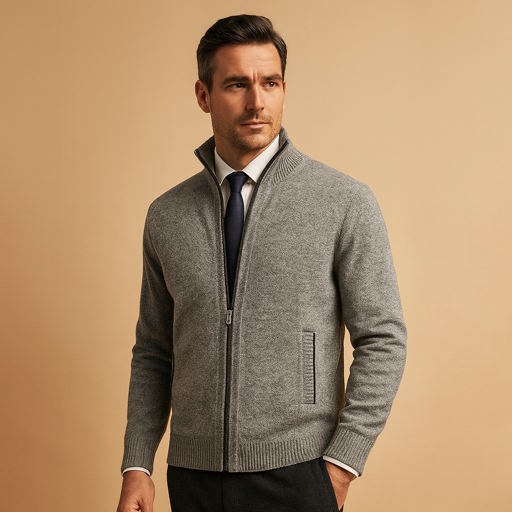 Warm zipped cardigan for men with a modern design, perfect for casual, sporty, and everyday wear during autumn and winter.